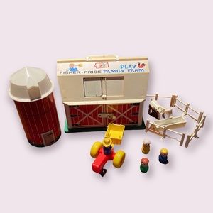 Vintage Fisher Price little people red farm 80s barn silo fence farmer cow 915